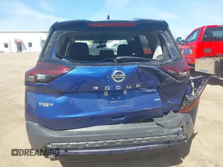 2021 Nissan Rogue S z VIN 5N1AT3AB7MC849121, wystawiony jako IAAI lot #42040310 z przebiegiem 32 914 mil mil oraz . Historia ofert i sprzedaży dostępna na DreamBid. Obrazek 6.