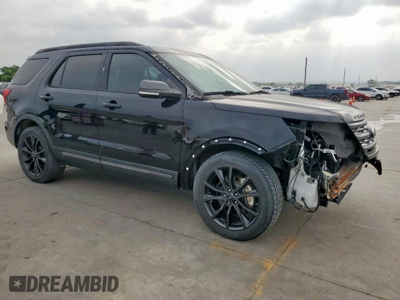 2018 Ford Explorer XLT z VIN 1FM5K7D87JGA54957, wystawiony jako Copart lot #56703225 z przebiegiem 56 172 mil mil oraz Szkoda całkowita • Salvage title. Historia ofert i sprzedaży dostępna na DreamBid. Obrazek 4.