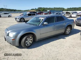2007 Chrysler 300 Touring z VIN 2C3KA53G67H600799, wystawiony jako Copart lot #54764475 z przebiegiem 99 432 mil mil oraz Szkody całkowita. Historia ofert i sprzedaży dostępna na DreamBid. Obrazek 1.