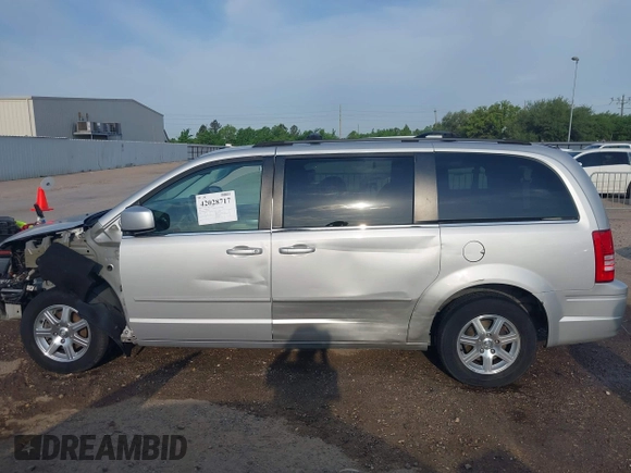 2008 Chrysler Town & Country Touring with VIN 2A8HR54PX8R822991, listed as a IAAI auction lot 42028717 with 152,898 mi miles. Bid and sale history available at carsss.com. Image 15.