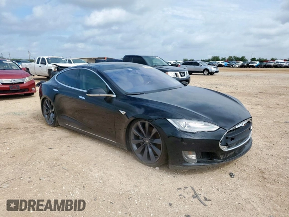 2013 Tesla Model S Performance z VIN 5YJSA1CP2DFP13199, wystawiony jako Copart lot #63225055 z przebiegiem Nie podano mil oraz Czysty tytuł • Clean title. Historia ofert i sprzedaży dostępna na DreamBid. Obrazek 4.
