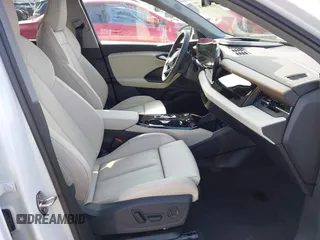 2025 Audi Q6 e-tron Premium Plus z VIN WA124BGFXSA019441, wystawiony jako IAAI lot #41838548 z przebiegiem 138 mil mil oraz . Historia ofert i sprzedaży dostępna na DreamBid. Obrazek 5.