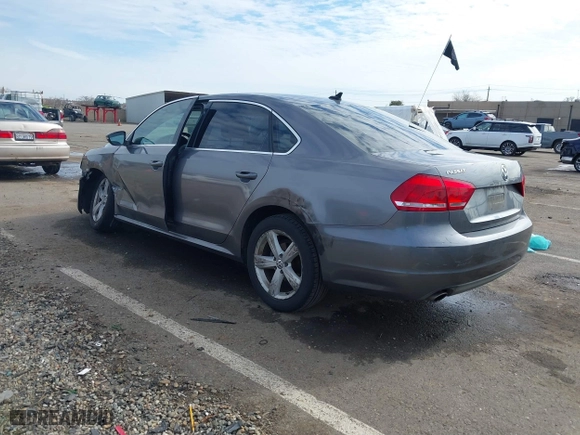 2012 Volkswagen Passat SE with VIN 1VWBP7A35CC024137, listed as a IAAI auction lot 41572782 with 138,827 mi miles. Bid and sale history available at carsss.com. Image 3.