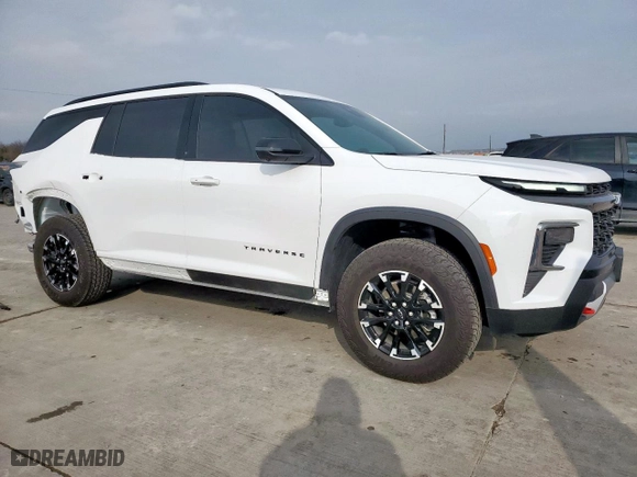 2024 Chevrolet Traverse AWD Z71 with VIN 1GNEVJKS1RJ141542, listed as a Copart auction lot 47541925 with 7,582 mi miles and Salvage Title. Bid and sale history available at carsss.com. Image 4.