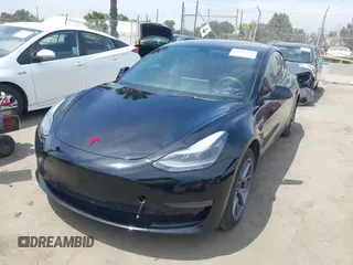 2022 Tesla Model 3 Long Range z VIN 5YJ3E1EB3NF273165, wystawiony jako IAAI lot #42282702 z przebiegiem 41 445 mil mil oraz . Historia ofert i sprzedaży dostępna na DreamBid. Obrazek 2.