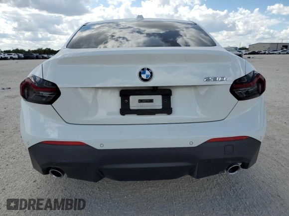 2023 BMW 2 Series 230i z VIN 3MW23CM06P8D67753, wystawiony jako Copart lot #71839884 z przebiegiem 9 900 mil mil oraz Szkoda całkowita • Salvage title. Historia ofert i sprzedaży dostępna na DreamBid. Obrazek 6.