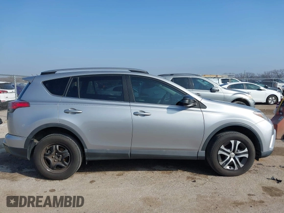 2017 Toyota RAV4 LE z VIN 2T3ZFREV5HW370737, wystawiony jako IAAI lot #41511531 z przebiegiem 109 508 mil mil oraz . Historia ofert i sprzedaży dostępna na DreamBid. Obrazek 14.