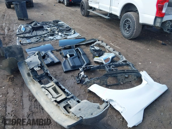 2018 Ford Super Duty F-250 SRW XL with VIN 1FT7W2BT0JEB96817, listed as a IAAI auction lot 41697434 with 58,434 mi miles. Bid and sale history available at carsss.com. Image 21.