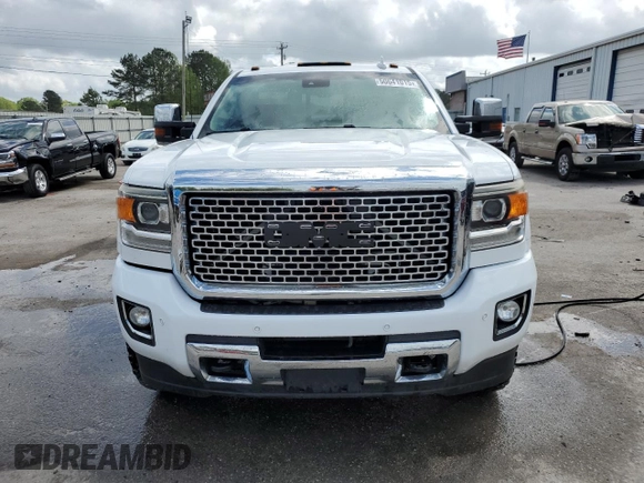 2016 GMC Sierra 2500HD Denali z VIN 1GT12UE84GF272949, wystawiony jako Copart lot #50641015 z przebiegiem 270 501 mil mil oraz Szkoda całkowita • Salvage title. Historia ofert i sprzedaży dostępna na DreamBid. Obrazek 5.