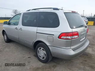 2001 Toyota Sienna LE with VIN 4T3ZF13C91U348233, listed as a IAAI auction lot 41529446 with 223,617 mi miles. Bid and sale history available at carsss.com. Image 3.