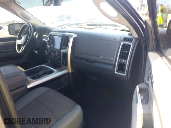 2018 Ram 1500 Big Horn z VIN 1C6RR7GG0JS218820, wystawiony jako IAAI lot #41747621 z przebiegiem 114 959 mil mil oraz . Historia ofert i sprzedaży dostępna na DreamBid. Obrazek 5.