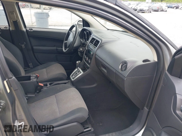 2011 Dodge Caliber Mainstreet z VIN 1B3CB3HA8BD254252, wystawiony jako IAAI lot #42239670 z przebiegiem 171 033 mil mil oraz . Historia ofert i sprzedaży dostępna na DreamBid. Obrazek 5.