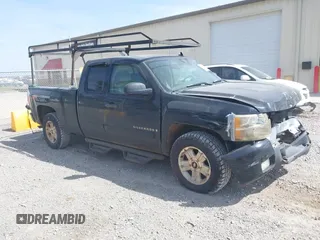 2007 Chevrolet Silverado 1500 LT w/1LT with VIN 2GCEC19J671591822, listed as a IAAI auction lot 41841804 with 325,059 mi miles. Bid and sale history available at carsss.com. Image 1.
