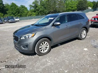 2017 Kia Sorento LX z VIN 5XYPG4A52HG189803, wystawiony jako Copart lot #57315275 z przebiegiem 148 878 mil mil oraz Szkoda całkowita • Salvage title. Historia ofert i sprzedaży dostępna na DreamBid. Obrazek 1.