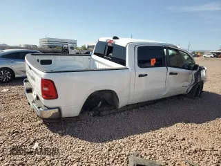 2025 Ram 1500 Big Horn z VIN 1C6SRFFP8SN656238, wystawiony jako Copart lot #51521185 z przebiegiem 1 776 mil mil oraz Szkoda całkowita • Salvage title. Historia ofert i sprzedaży dostępna na DreamBid. Obrazek 3.