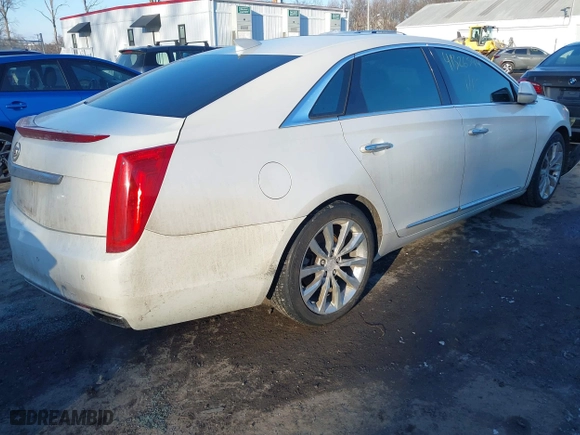 2015 Cadillac XTS Luxury with VIN 2G61N5S37F9182517, listed as a IAAI auction lot 41326594 with 175,663 mi miles. Bid and sale history available at carsss.com. Image 4.