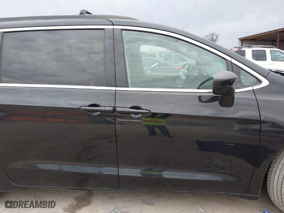 2020 Chrysler Voyager LXI with VIN 2C4RC1DG1LR268531, listed as a IAAI auction lot 41368627 with NaN miles. Bid and sale history available at carsss.com. Image 13.