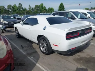 2018 Dodge Challenger SXT Plus z VIN 2C3CDZAG8JH116517, wystawiony jako IAAI lot #42305977 z przebiegiem 204 791 mil mil oraz . Historia ofert i sprzedaży dostępna na DreamBid. Obrazek 3.