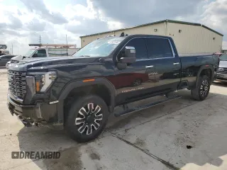 2024 GMC Sierra 3500HD Denali Ultimate z VIN 1GT49YEY6RF141959, wystawiony jako Copart lot #64583194 z przebiegiem 30 853 mil mil oraz Szkoda całkowita • Salvage title. Historia ofert i sprzedaży dostępna na DreamBid. Obrazek 1.