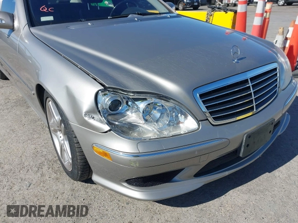 2006 Mercedes-Benz S 500 z VIN WDBNG75J56A469310, wystawiony jako IAAI lot #42454878 z przebiegiem 79 395 mil mil oraz . Historia ofert i sprzedaży dostępna na DreamBid. Obrazek 6.