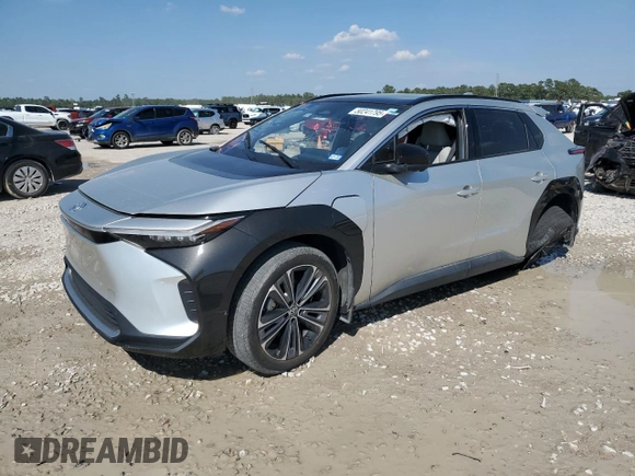 2023 Toyota bZ4X XLE z VIN JTMABACA5PA025151, wystawiony jako Copart lot #50241795 z przebiegiem 28 477 mil mil oraz Szkoda całkowita • Salvage title. Historia ofert i sprzedaży dostępna na DreamBid. Obrazek 1.
