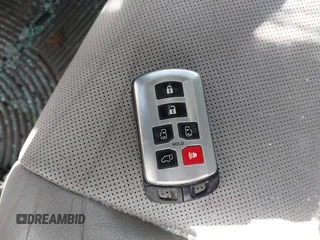 2016 Toyota Sienna Limited z VIN 5TDDK3DC4GS139010, wystawiony jako IAAI lot #42377961 z przebiegiem 152 780 mil mil oraz . Historia ofert i sprzedaży dostępna na DreamBid. Obrazek 11.