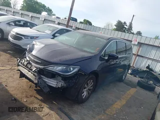 2019 Chrysler Pacifica Touring Plus z VIN 2C4RC1FG5KR550411, wystawiony jako IAAI lot #42066955 z przebiegiem 121 505 mil mil oraz . Historia ofert i sprzedaży dostępna na DreamBid. Obrazek 2.