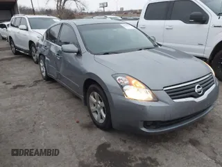 2007 Nissan Altima 2.5 S with VIN 1N4AL21E37N454635, listed as a IAAI auction lot 41281963 with 197,554 mi miles. Bid and sale history available at carsss.com. Image 1.