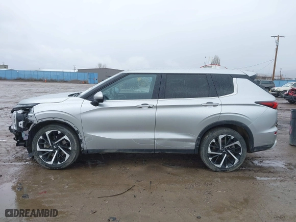 2024 Mitsubishi Outlander SE with VIN JA4J4VA89RZ063045, listed as a IAAI auction lot 41857314 with 17,708 mi miles. Bid and sale history available at carsss.com. Image 15.