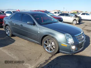 2008 Cadillac STS RWD z VIN 1G6DW67V980103498, wystawiony jako IAAI lot #41950340 z przebiegiem 92 859 mil mil oraz . Historia ofert i sprzedaży dostępna na DreamBid. Obrazek 1.