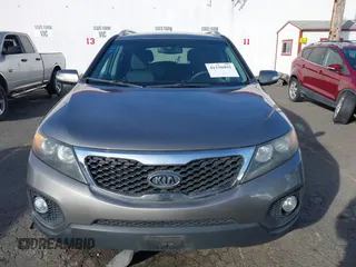 2011 Kia Sorento LX with VIN 5XYKT3A15BG180713, listed as a IAAI auction lot 41556092 with 135,146 mi miles. Bid and sale history available at carsss.com. Image 12.