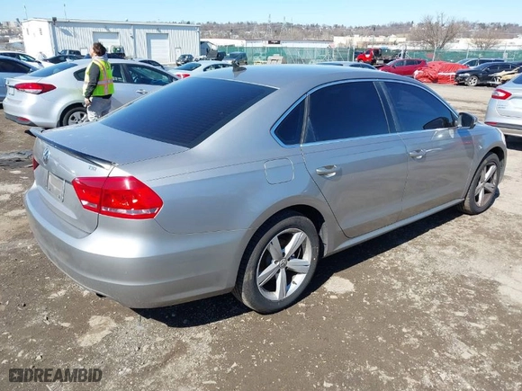 2014 Volkswagen Passat SE w/Sunroof with VIN 1VWBT7A38EC053078, listed as a IAAI auction lot 41832602 with 173,802 mi miles. Bid and sale history available at carsss.com. Image 4.