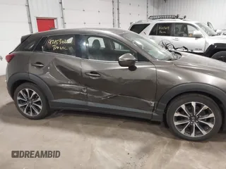2019 Mazda CX-3 Touring z VIN JM1DKFC79K0442432, wystawiony jako IAAI lot #42153025 z przebiegiem 69 187 mil mil oraz . Historia ofert i sprzedaży dostępna na DreamBid. Obrazek 6.