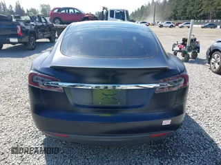 2013 Tesla Model S Performance z VIN 5YJSA1DP2DFP06669, wystawiony jako IAAI lot #42161357 z przebiegiem 177 710 mil mil oraz . Historia ofert i sprzedaży dostępna na DreamBid. Obrazek 17.