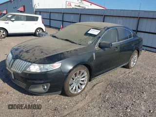 2011 Lincoln MKS z VIN 1LNHL9DR0BG601602, wystawiony jako IAAI lot #41993162 z przebiegiem 121 206 mil mil oraz . Historia ofert i sprzedaży dostępna na DreamBid. Obrazek 2.