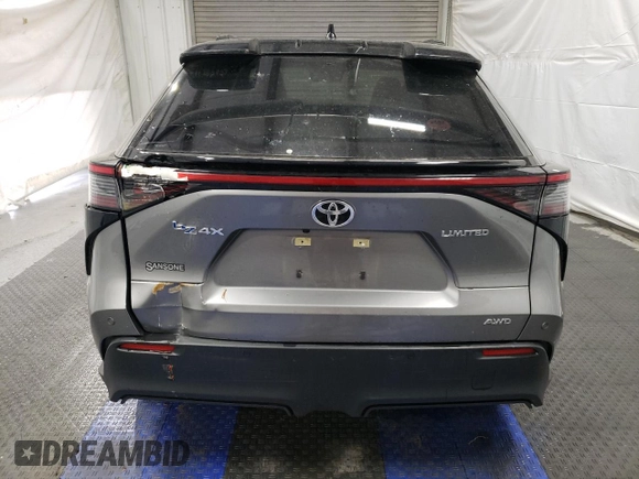 2023 Toyota bZ4X XLE z VIN JTMABABA6PA000521, wystawiony jako Copart lot #54228805 z przebiegiem 25 113 mil mil oraz Czysty tytuł • Clean title. Historia ofert i sprzedaży dostępna na DreamBid. Obrazek 6.