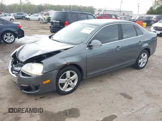 2008 Volkswagen Jetta SE z VIN 3VWRM71K18M135790, wystawiony jako IAAI lot #42165888 z przebiegiem 147 523 mil mil oraz . Historia ofert i sprzedaży dostępna na DreamBid. Obrazek 17.