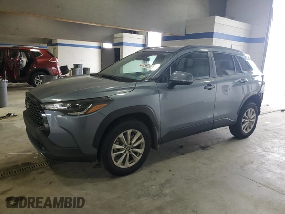 2024 Toyota Corolla Cross LE z VIN 7MUBAABG7RV106693, wystawiony jako Copart lot #53959255 z przebiegiem 25 874 mil mil oraz Szkoda całkowita • Salvage title. Historia ofert i sprzedaży dostępna na DreamBid. Obrazek 1.