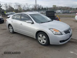 2008 Nissan Altima 2.5 S with VIN 1N4AL21E98C132949, listed as a IAAI auction lot 41907672 with 282,518 mi miles. Bid and sale history available at carsss.com. Image 1.