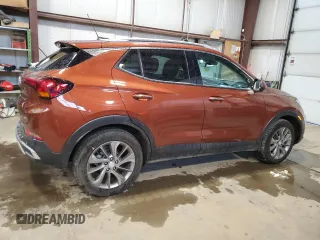 2020 Buick Encore GX Essence с VIN KL4MMGSL3LB098045, выставлен на аукционе Copart как лот 48486385 с пробегом 9 676 миль миль и Списание • Salvage title. История ставок и продаж доступна на DreamBid. Изображение 3.