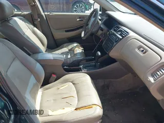 1998 Honda Accord EX z VIN 1HGCG1654WA030513, wystawiony jako IAAI lot #42057213 z przebiegiem 261 897 mil mil oraz . Historia ofert i sprzedaży dostępna na DreamBid. Obrazek 5.