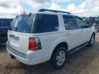 2010 Ford Explorer XLT z VIN 1FMEU6DE4AUA03914, wystawiony jako IAAI lot #42501330 z przebiegiem 211 542 mil mil oraz . Historia ofert i sprzedaży dostępna na DreamBid. Obrazek 4.