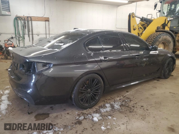 2018 BMW 5 Series 540i xDrive z VIN WBAJE7C59JWC56481, wystawiony jako Copart lot #50831085 z przebiegiem 105 558 mil mil oraz Szkoda całkowita • Salvage title. Historia ofert i sprzedaży dostępna na DreamBid. Obrazek 3.