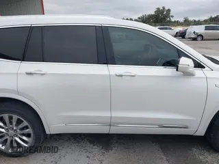 2021 Cadillac XT6 Premium Luxury z VIN 1GYKPCRS8MZ233209, wystawiony jako IAAI lot #40012714 z przebiegiem 45 599 mil mil oraz . Historia ofert i sprzedaży dostępna na DreamBid. Obrazek 13.