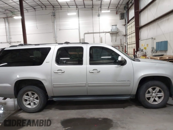 2013 GMC Yukon XL SLT z VIN 1GKS2KE71DR342261, wystawiony jako IAAI lot #42018535 z przebiegiem 201 847 mil mil oraz . Historia ofert i sprzedaży dostępna na DreamBid. Obrazek 13.