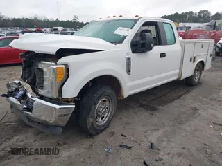 2017 Ford F-250 XL z VIN 1FD7X2A60HEC65973, wystawiony jako IAAI lot #41190935 z przebiegiem 202 195 mil mil oraz . Historia ofert i sprzedaży dostępna na DreamBid. Obrazek 17.