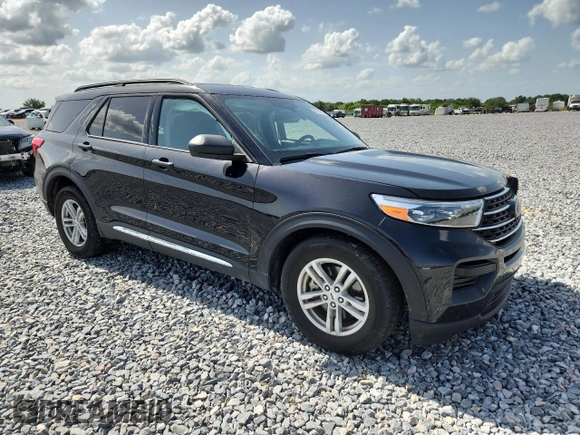 2023 Ford Explorer XLT with VIN 1FMSK7DH9PGC37708, listed as a Copart auction lot 60152715 with 17,697 mi miles and Salvage title. Bid and sale history available at DreamBid. Image 4.