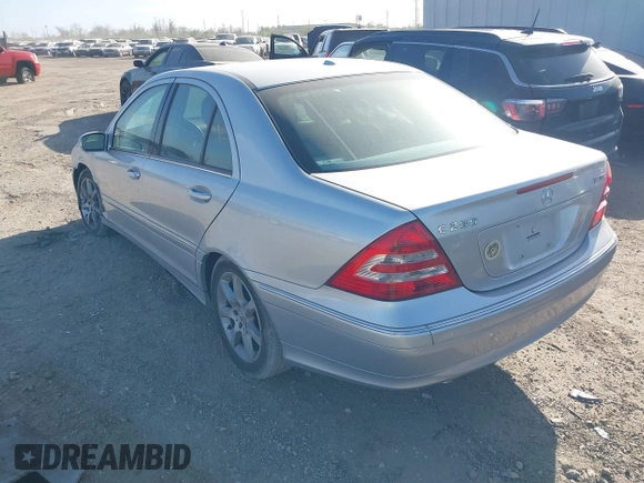 2007 Mercedes-Benz C 280 Luxury с VIN WDBRF92H67F898381, выставлен на аукционе IAAI как лот 41802139 с пробегом 147 866 миль миль и . История ставок и продаж доступна на DreamBid. Изображение 3.
