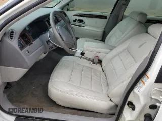 1999 Lincoln Town Car Executive z VIN 1LNHM81W7XY699742, wystawiony jako Copart lot #44360135 z przebiegiem 96 325 mil mil oraz Szkody całkowita. Historia ofert i sprzedaży dostępna na DreamBid. Obrazek 7.