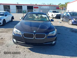 2012 BMW 5 Series 528i xDrive z VIN WBAXH5C5XCDW03172, wystawiony jako IAAI lot #41764283 z przebiegiem 114 206 mil mil oraz . Historia ofert i sprzedaży dostępna na DreamBid. Obrazek 12.